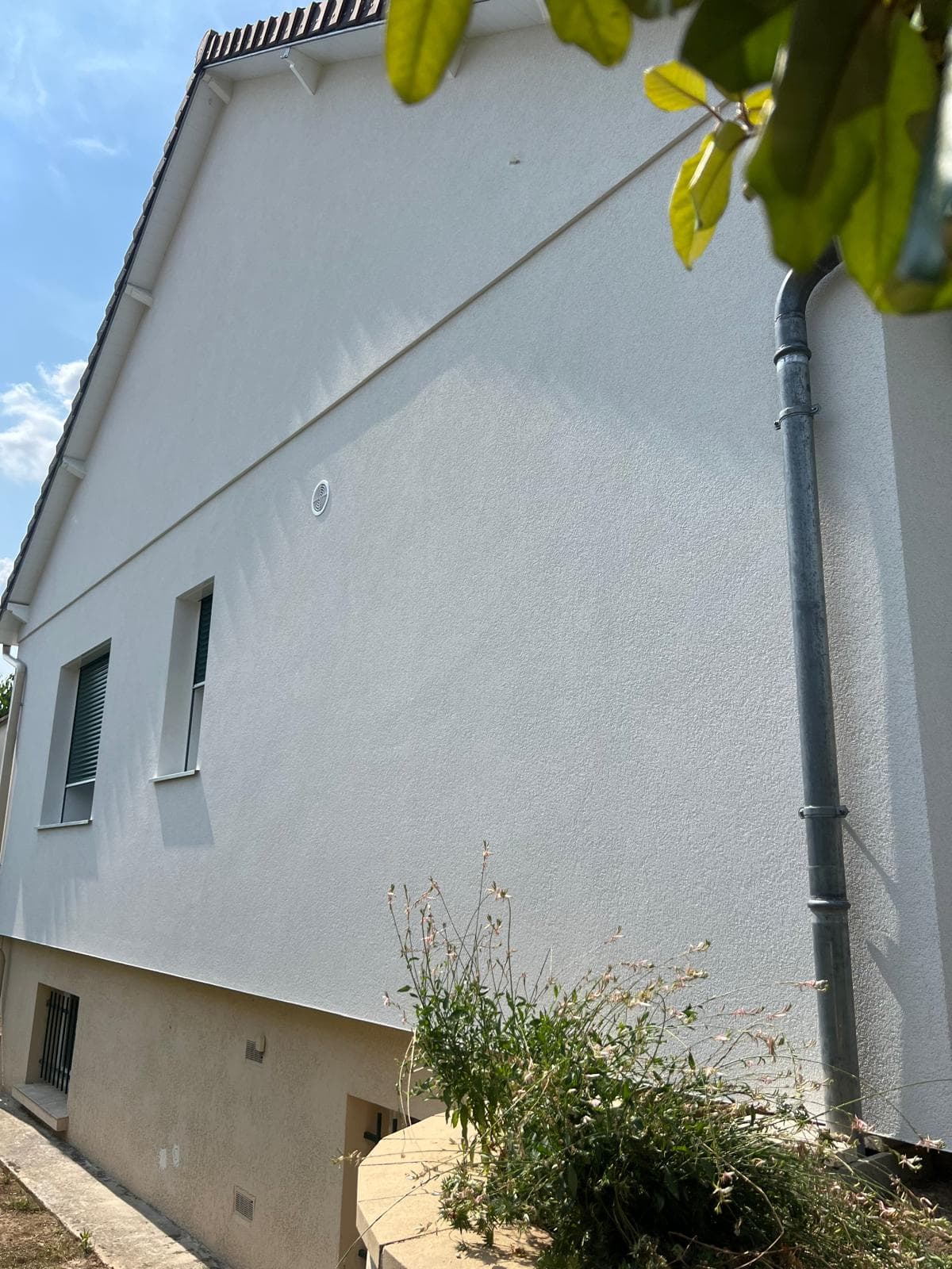 Isolation extérieur - Façade Quemper-Guézennec | Isolation thermique par l'extérieur en Bretagne... | Europisol isolation thermique par l'extérieur ITE Quemper-Guézennec 22260 Côtes-d'Armor 2024 réalisation - Europisol entreprise rénovation énergétique