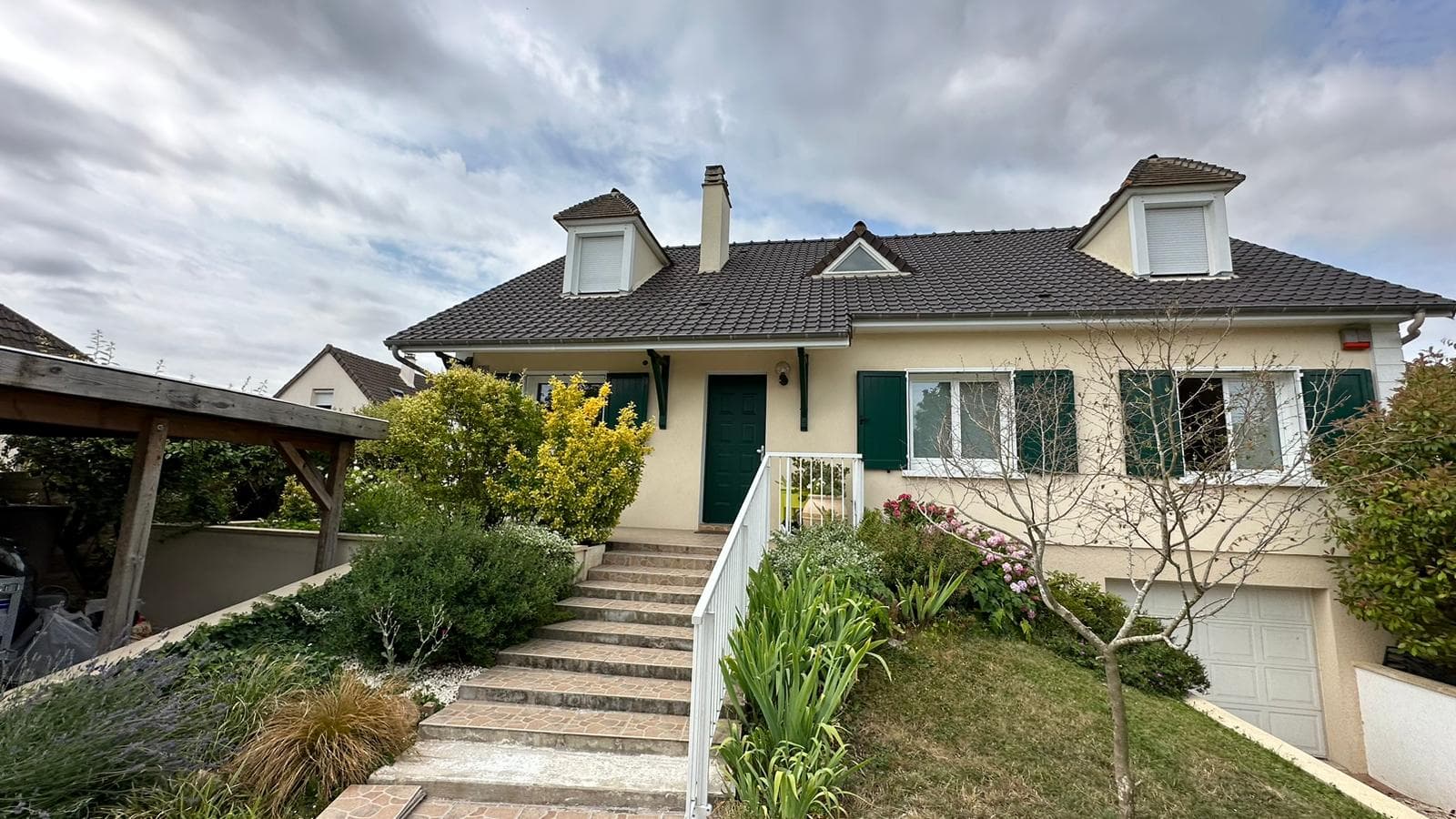 Isolation extérieur - Façade Saint-Ouen | Rénovation énergétique avec isolation extérieure... | Europisol isolation thermique par l'extérieur ITE Saint-Ouen 93400 Seine-Saint-Denis 2024 réalisation - Europisol entreprise rénovation énergétique