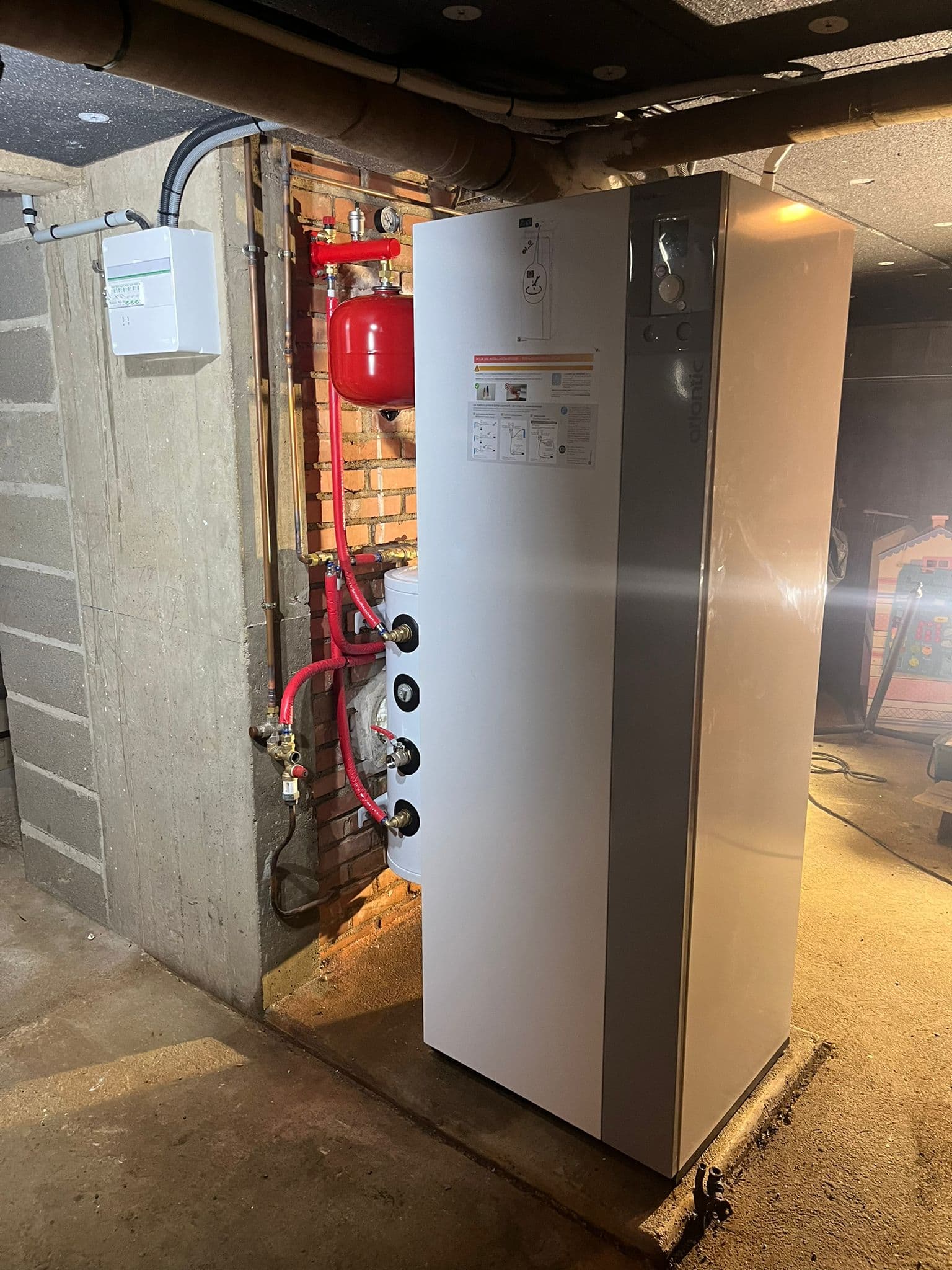 Unité intérieure Rennes | Installation d'une unité intérieure de pompe à cha... | Europisol unité pompe à chaleur installation Rennes 35000 Ille-et-Vilaine 2024 réalisation - Europisol entreprise rénovation énergétique